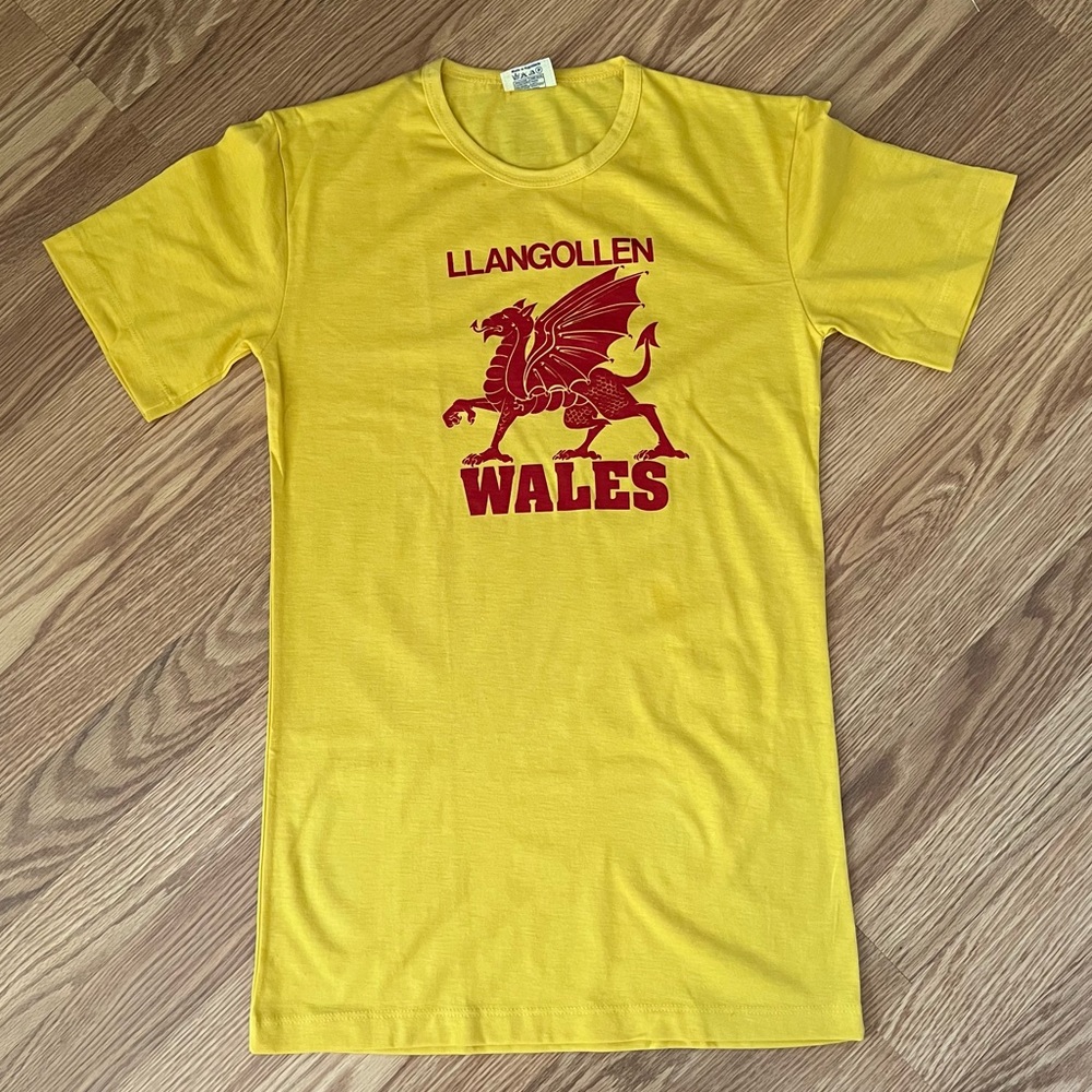 Llangollen WALES Yellow Vintage Graphic Tee Tshirt‎
